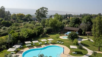Seasonal outdoor pool, open 10:00 AM to 6:00 PM, sun loungers