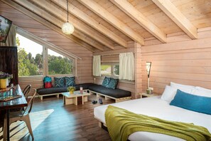 Economy dubbelrum (Second Floor) | Sängtillbehör av högsta kvalitet, skrivbord och ljudisolering