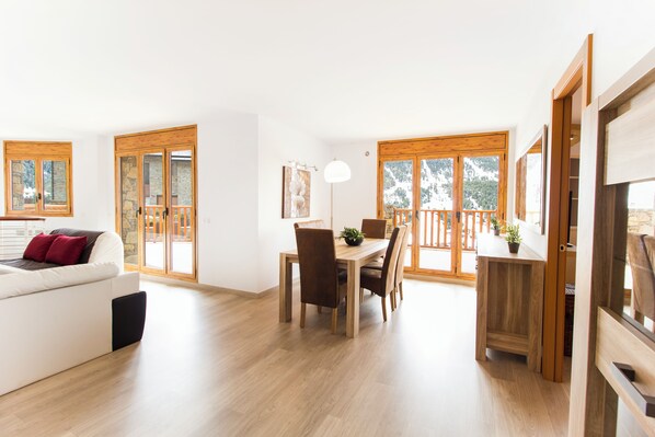 Apartment, 3 Schlafzimmer | Wohnbereich