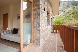 Apartamento, 4 habitaciones, balcón | Balcón