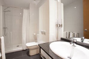 Apartment, 4 Bedrooms, Balcony | Bathroom | Free toiletries, hair dryer, towels