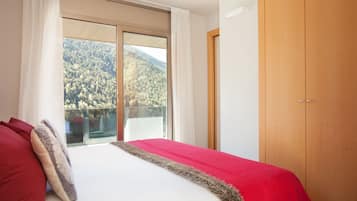 One-Bedroom Apartment with Balcony And Mountain Views (5 minutes driving to the ski area) | Cortinas blackout, cunas, wifi gratis y ropa de cama