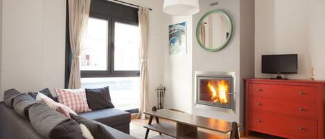 Superior One-Bedroom Apartment with Fireplace (5 minutes walking to the ski area) | Living room