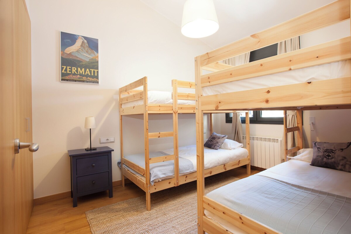 Blackout drapes, cribs (surcharge), WiFi (free), bed sheets