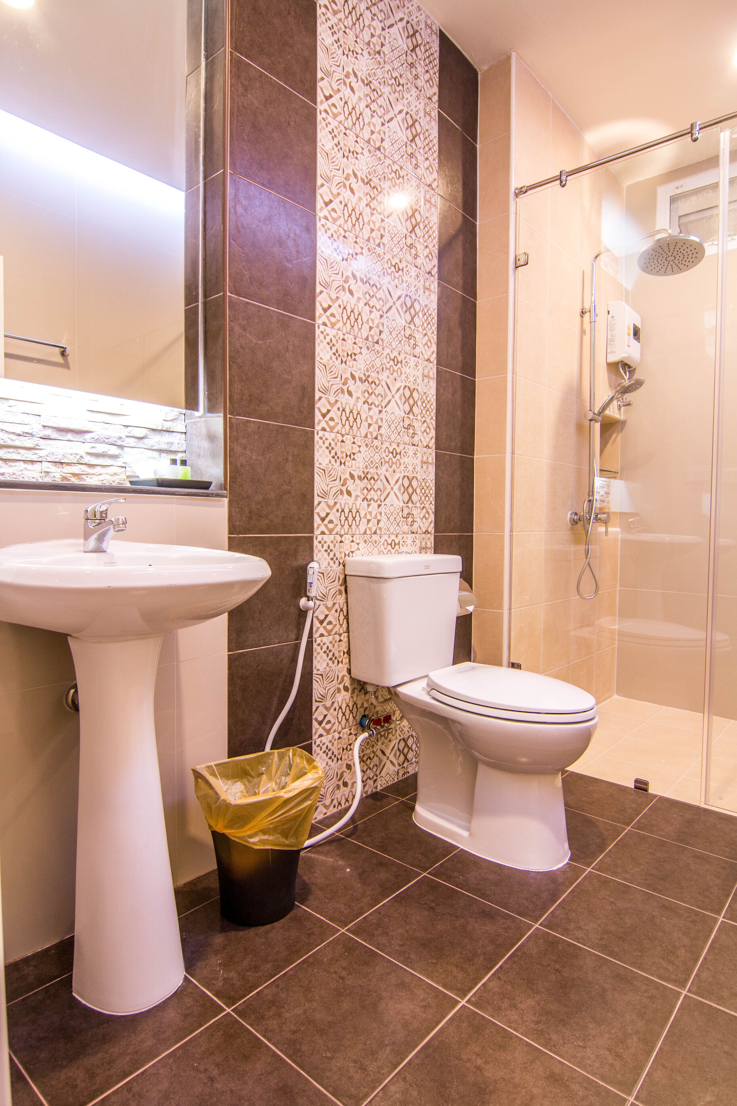 cozy suite with kitchenette | in-room safe, desk, free wifi, bed sheets