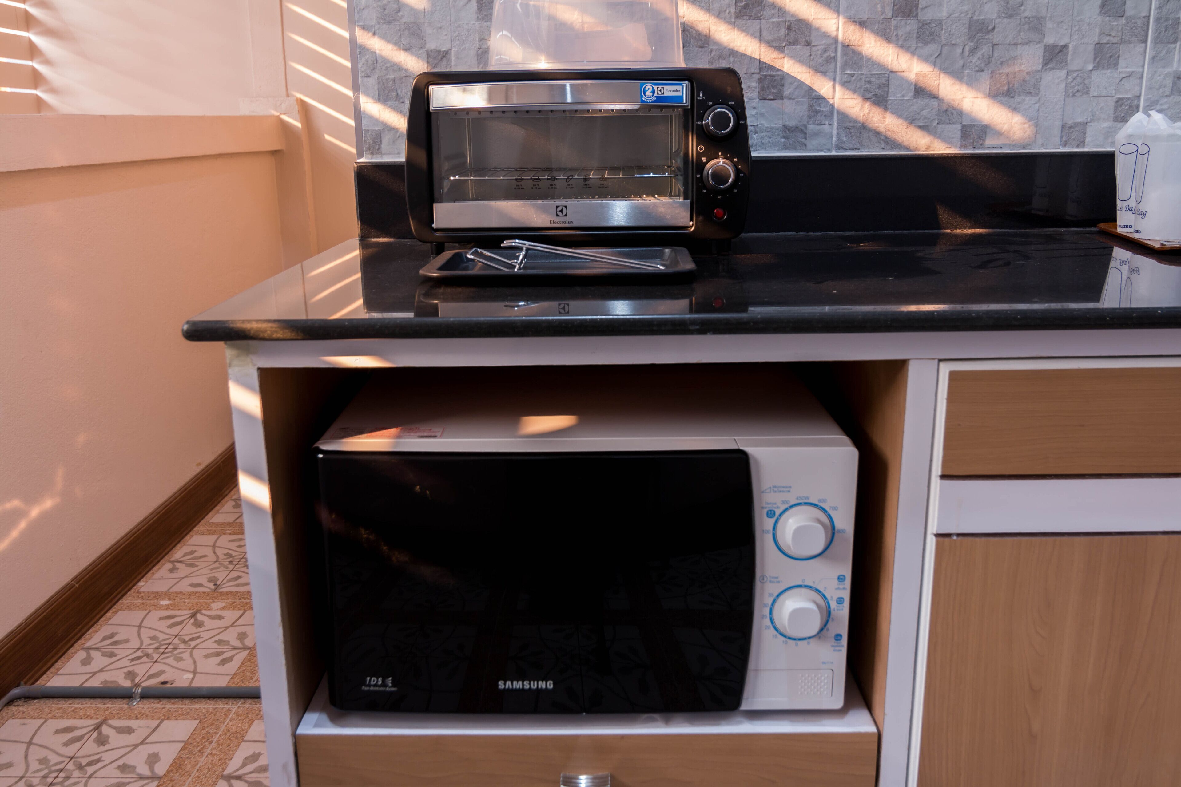 cozy suite with kitchenette | in-room safe, desk, free wifi, bed sheets