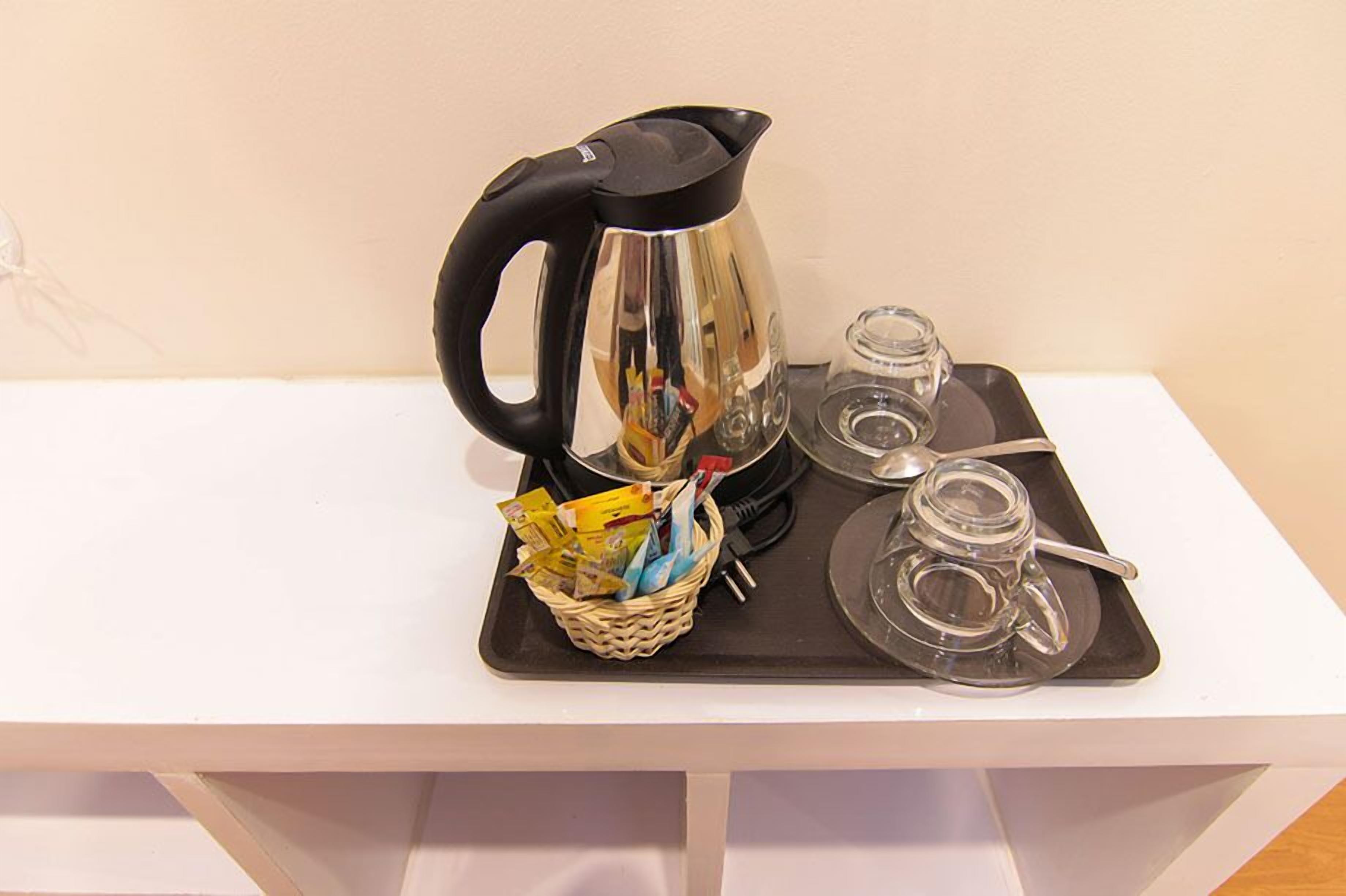 suite | coffee and/or coffee maker