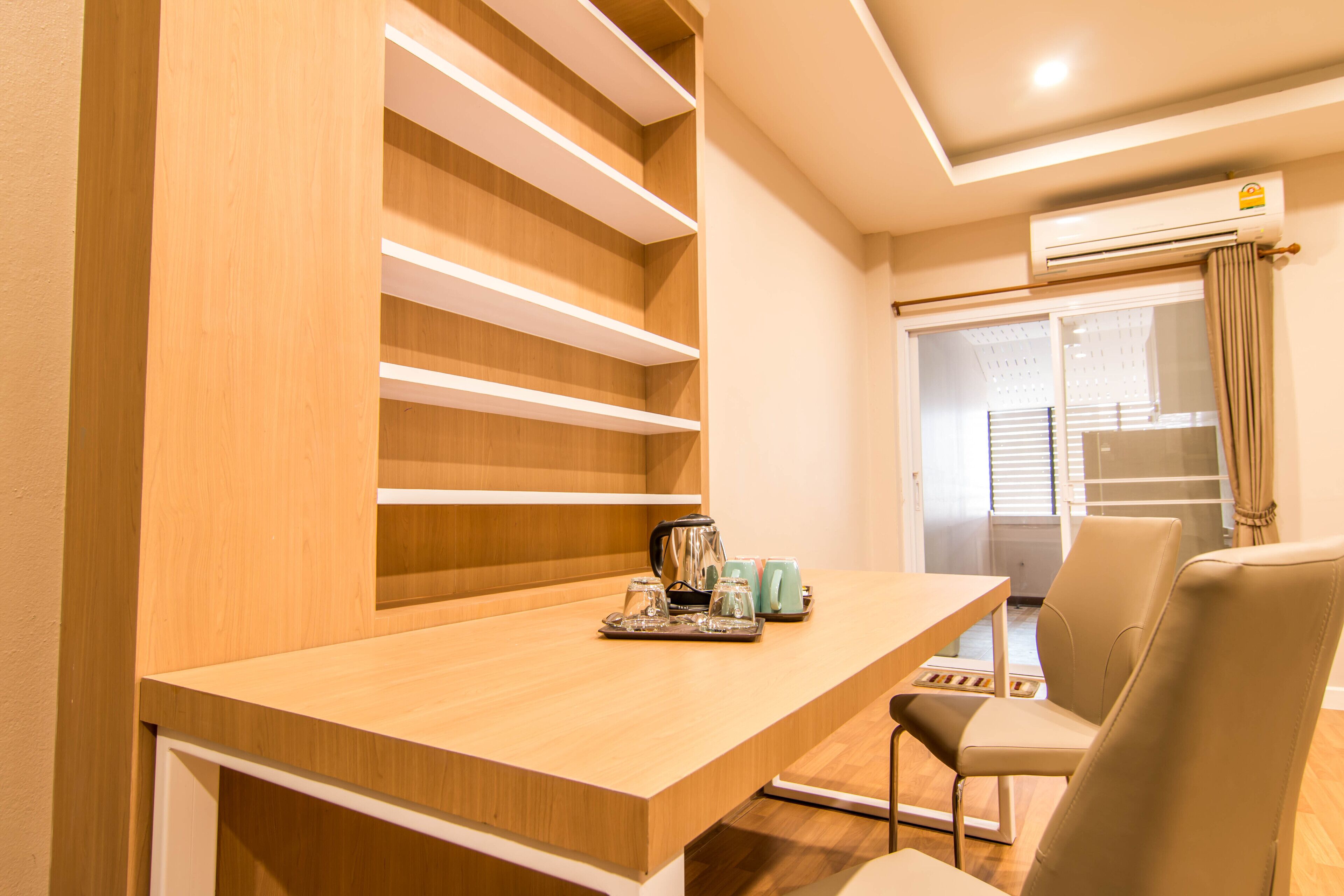 cozy suite with kitchenette | in-room safe, desk, free wifi, bed sheets