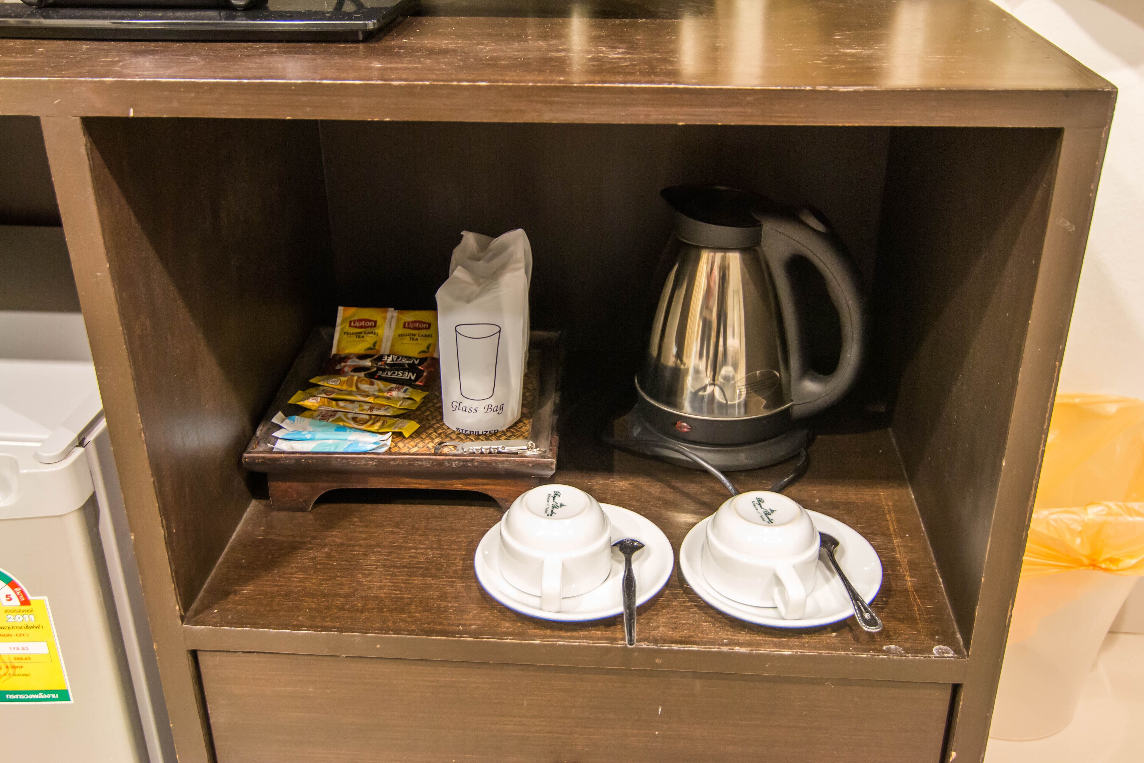 deluxe double room | in-room safe, desk, free wifi, bed sheets