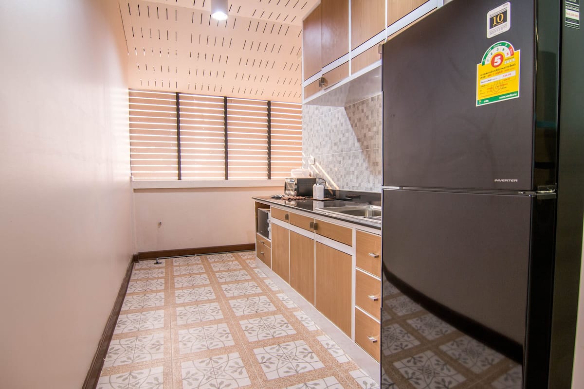 cozy suite with kitchenette | in-room safe, desk, free wifi, bed sheets