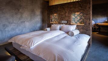 1 bedroom, premium bedding, in-room safe, desk