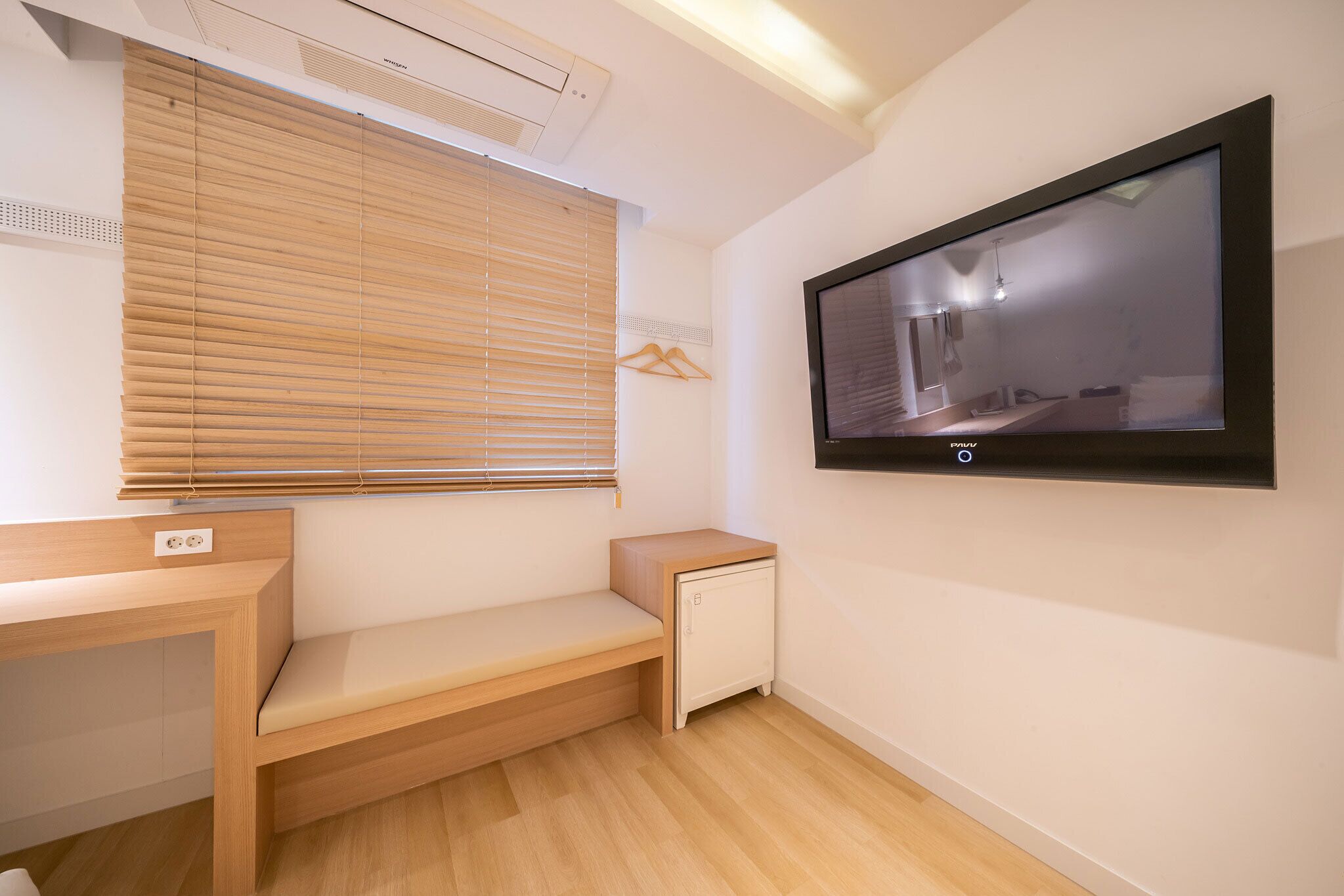 deluxe room (b) | individually decorated, individually furnished, free wifi