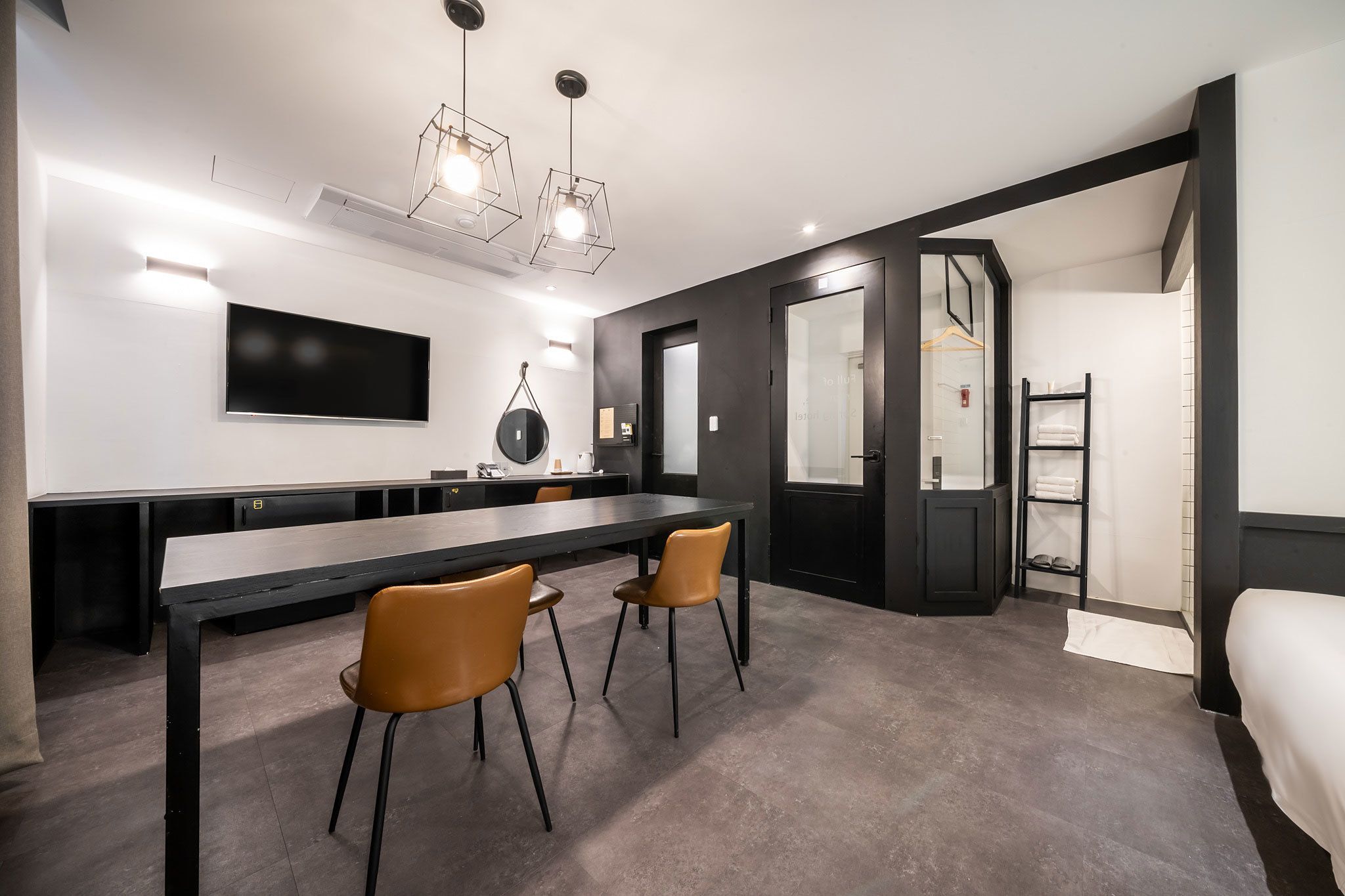 套房 (1 double bed and 1 single bed) | 獨特設計、獨特裝修、免費 Wi-Fi