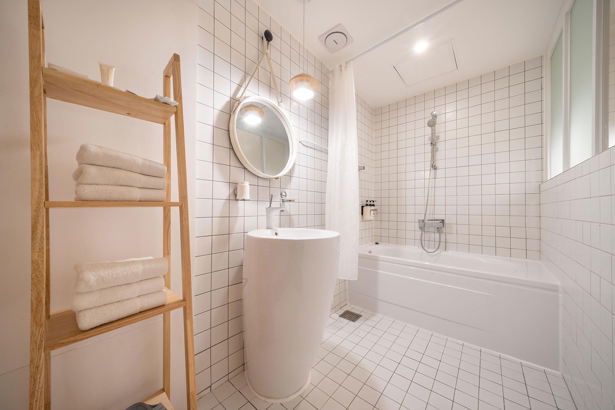 suite, 1 double bed | bathroom | free toiletries, hair dryer, slippers, towels