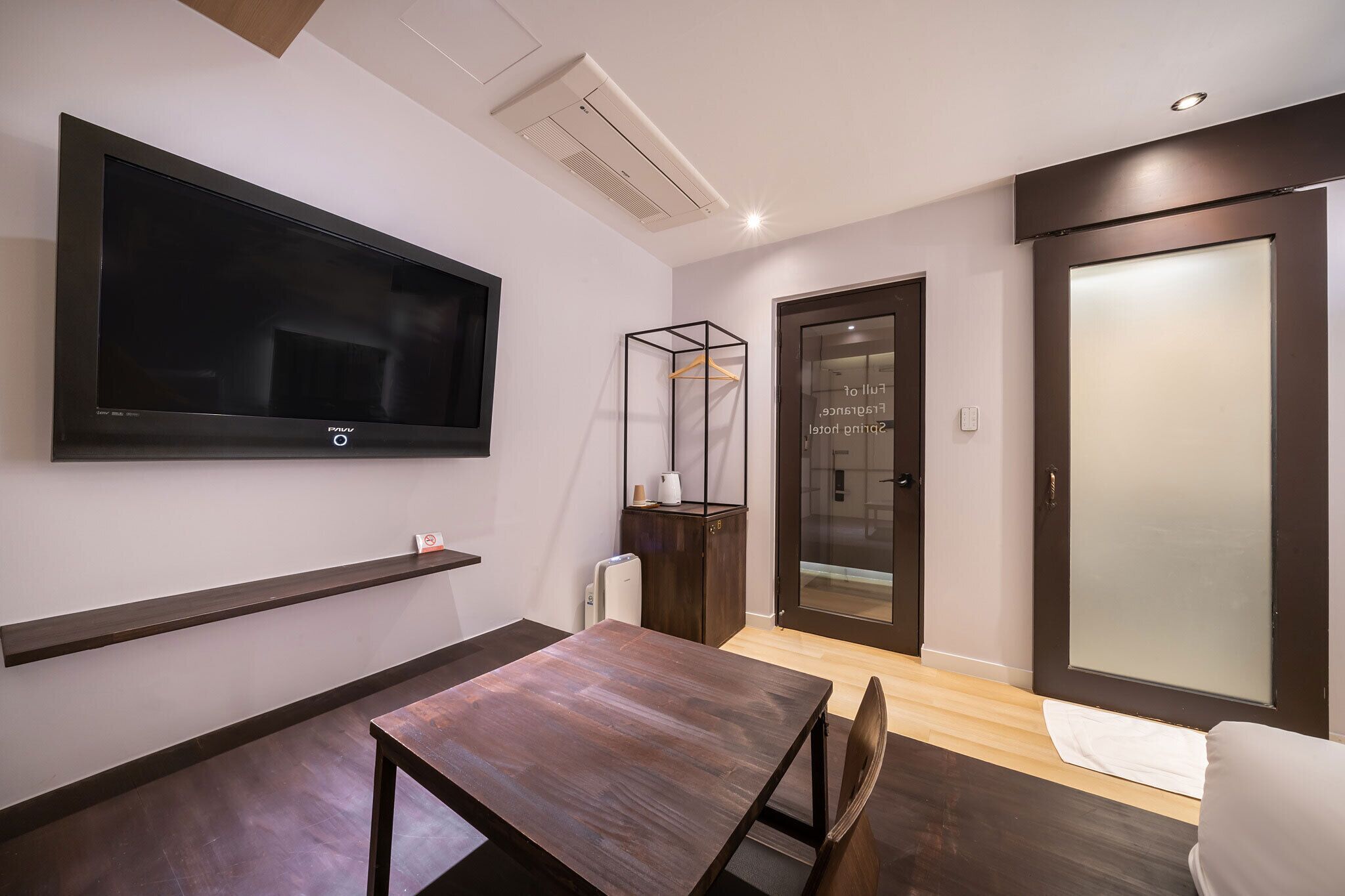 deluxe room (a) | individually decorated, individually furnished, free wifi