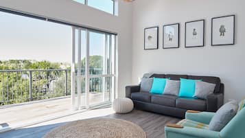 House, 4 Bedrooms, Balcony | Living room | Flat-screen TV