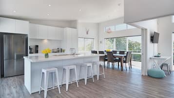 House, 4 Bedrooms, Balcony | Private kitchen | Full-size fridge, microwave, oven, stovetop