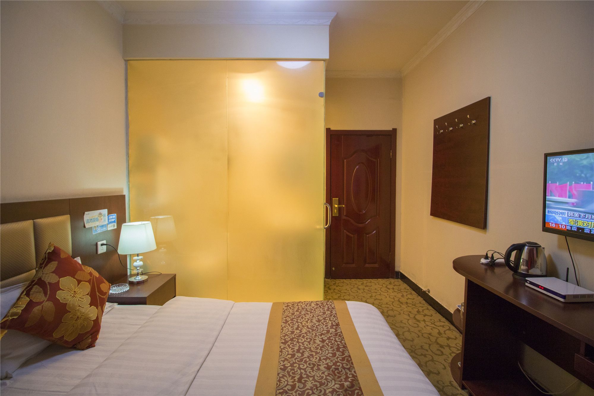 standard double room(chinese domestic guests only) | desk, blackout curtains, free wifi