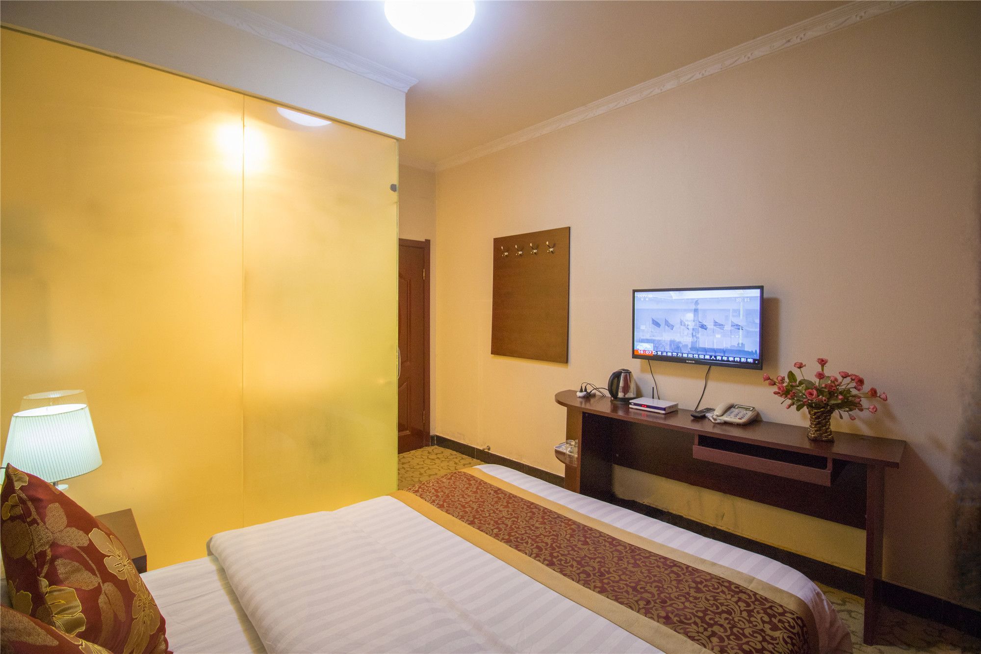 standard double room(chinese domestic guests only) | desk, blackout curtains, free wifi