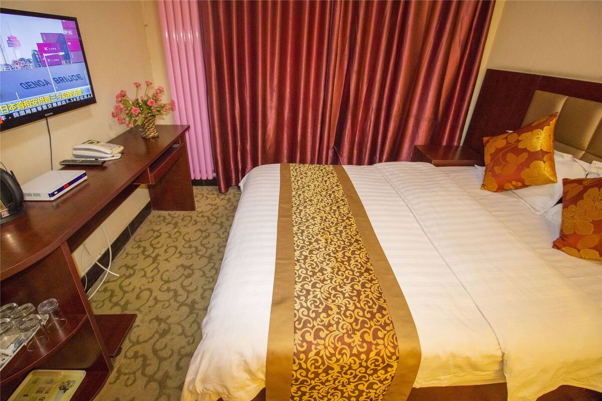 Phòng đôi Tiêu chuẩn | Bàn, màn/rèm cản sáng, truy cập Internet không dây miễn phí