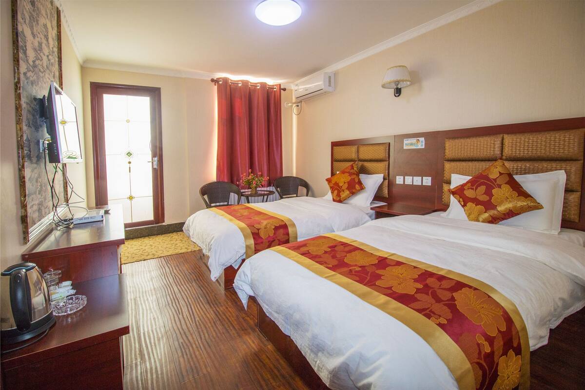 standard twin room(chinese domestic guests only) | desk, blackout curtains, free wifi