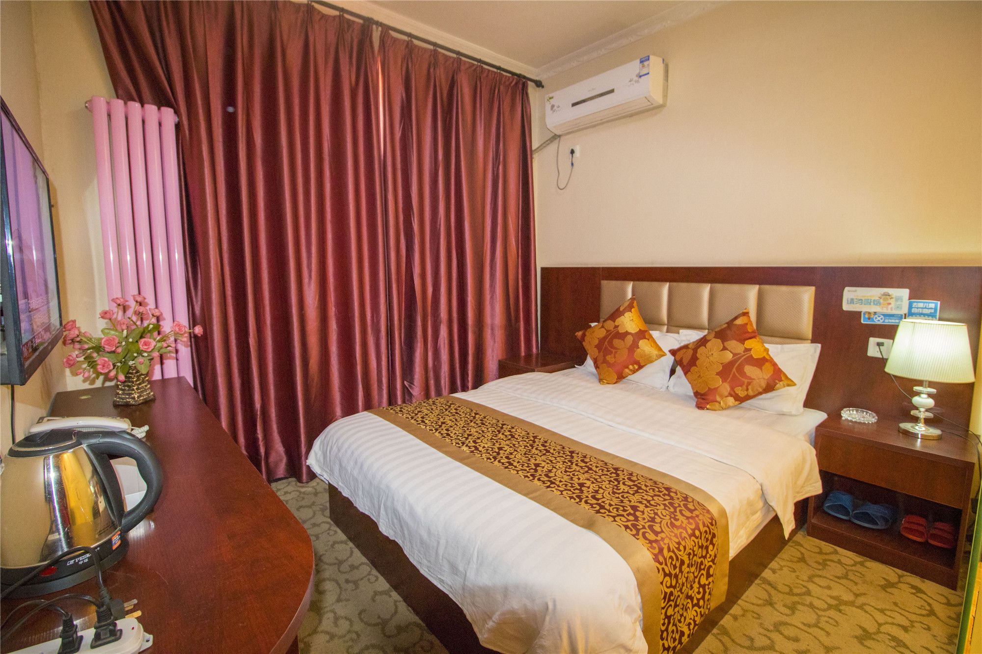 standard double room(chinese domestic guests only) | desk, blackout curtains, free wifi