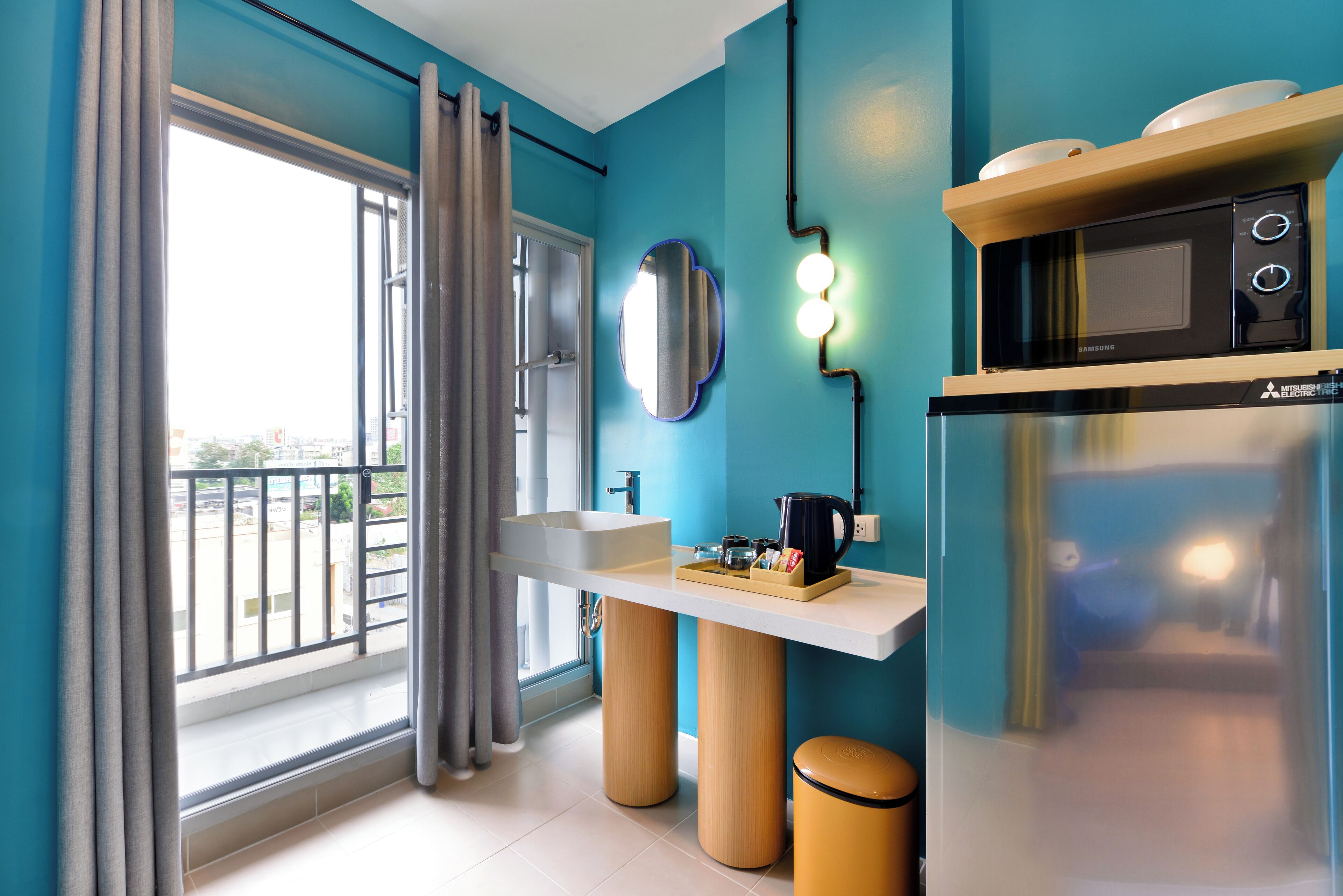 deluxe double or twin room. | microwave