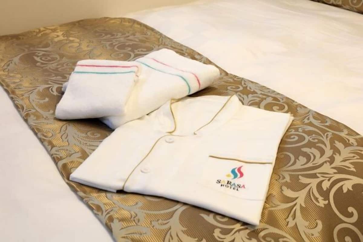 セーフティボックス (室内)、デスク、遮光カーテン、防音設備