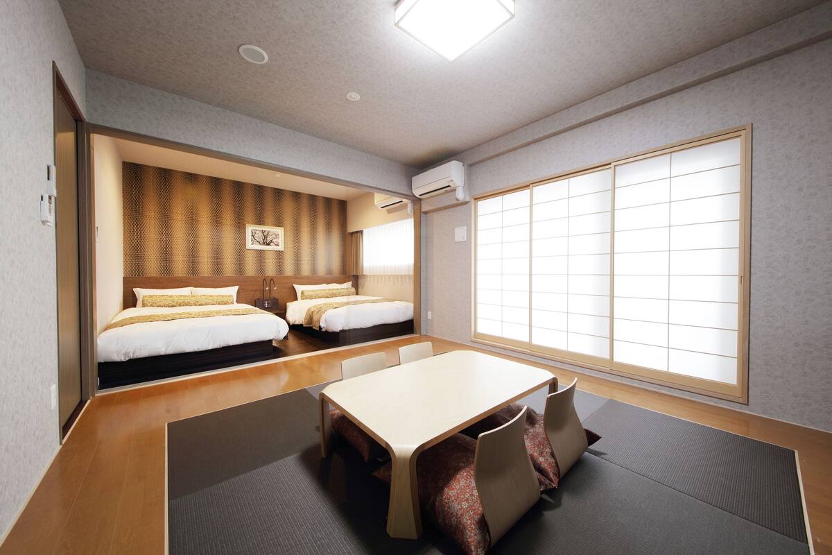 Familienzimmer, Nichtraucher (Japanese Western Style) | Zimmersafe, Schreibtisch, Verdunkelungsvorhänge, schallisolierte Zimmer