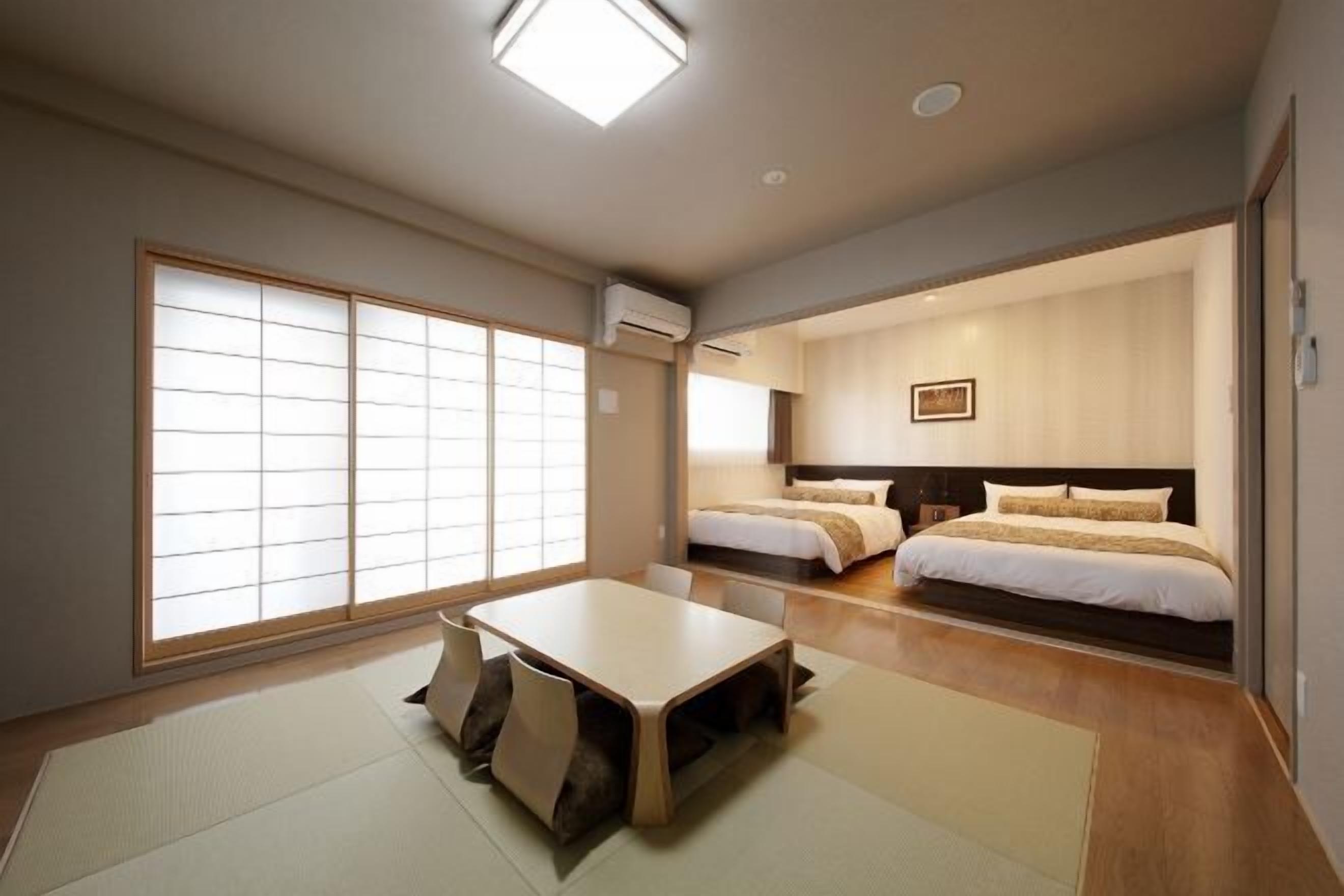 Caja de seguridad en la habitación, escritorio y cortinas blackout 