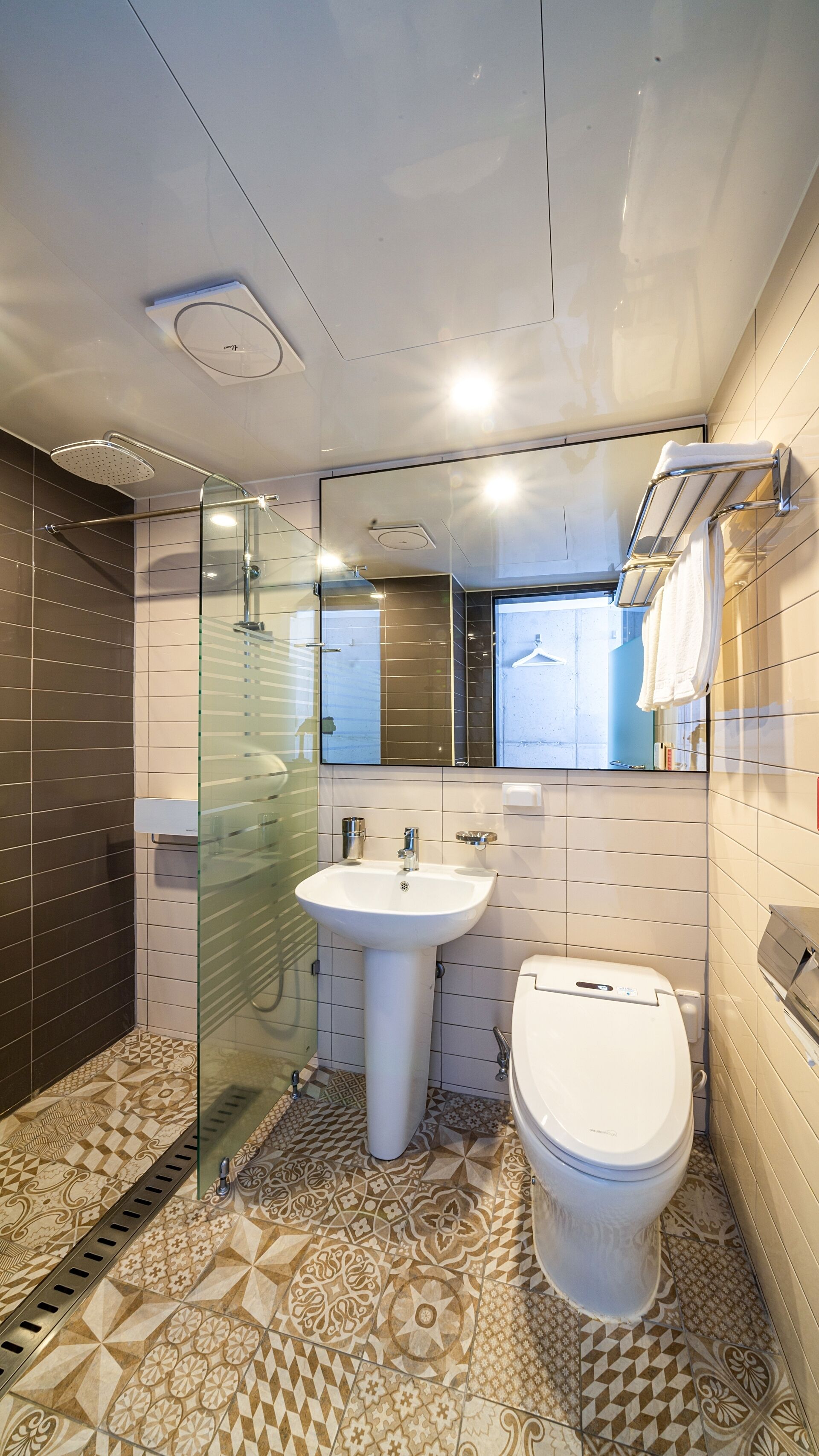 shower, free toiletries, hair dryer, slippers