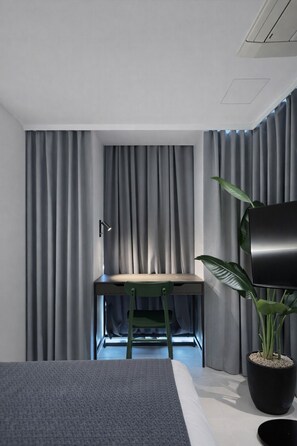 Individually decorated, laptop workspace, free WiFi, bed sheets - JEJU DSPHERE HOTEL (Jeju City)