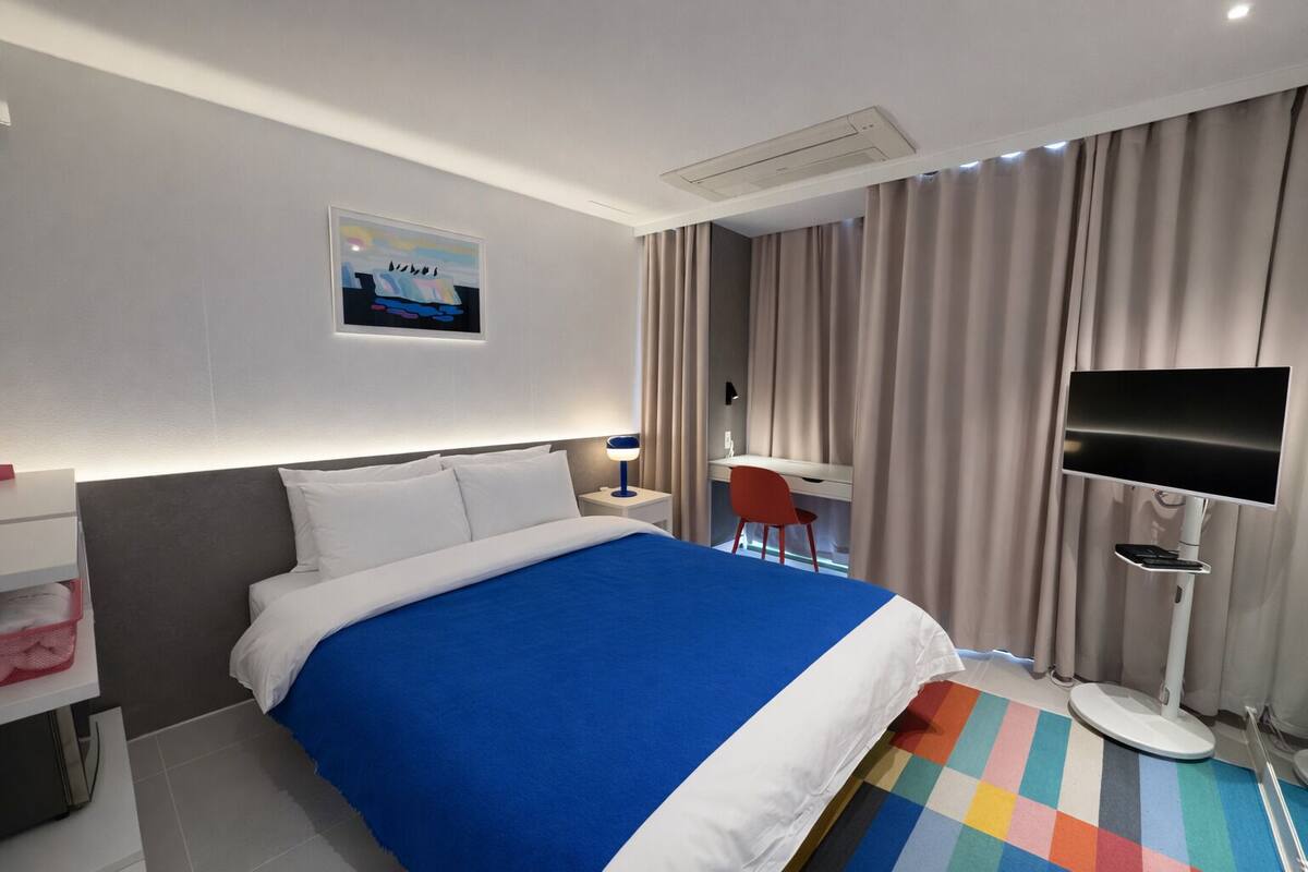 Laptop workspace, free WiFi, individually decorated, bed sheets