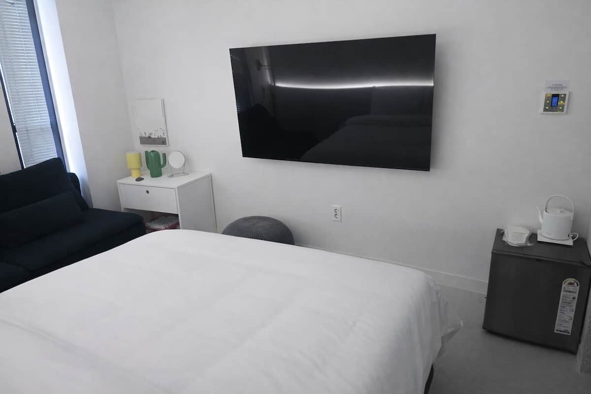 Deluxe Double Bed Gray | Individually decorated, laptop workspace, free WiFi, bed sheets