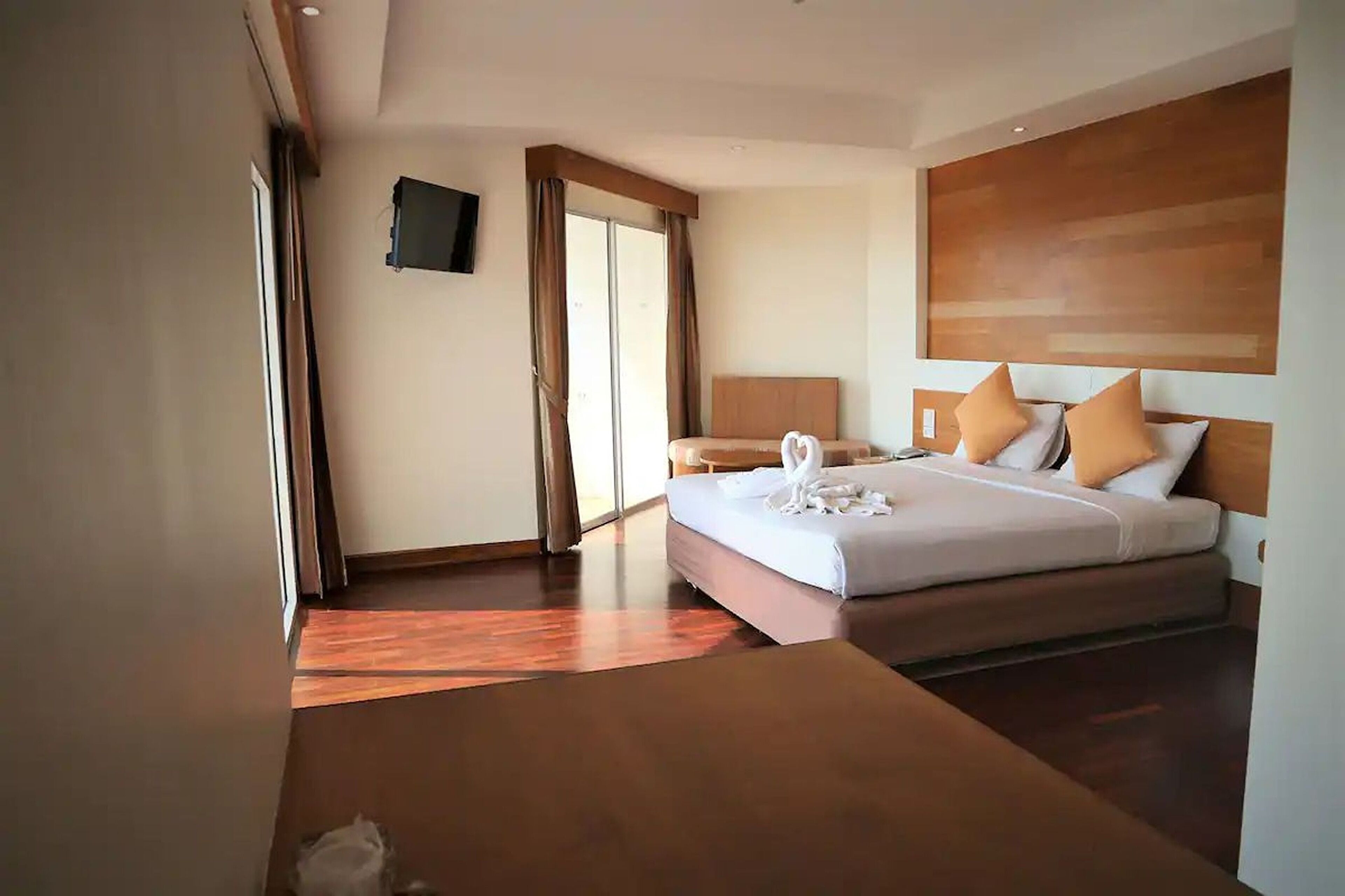 Suite | Schreibtisch, Verdunkelungsvorhänge, Bettwäsche