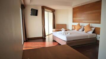 Suite | Schreibtisch, Verdunkelungsvorhänge, Bettwäsche