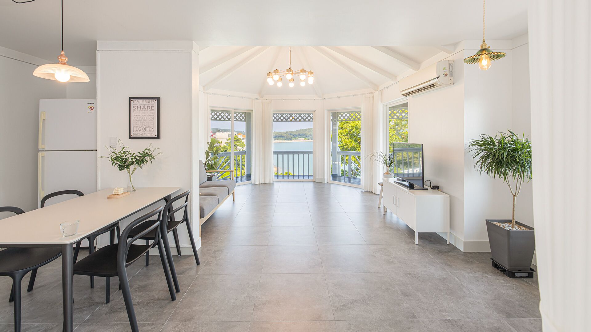 stay 6 | Living area