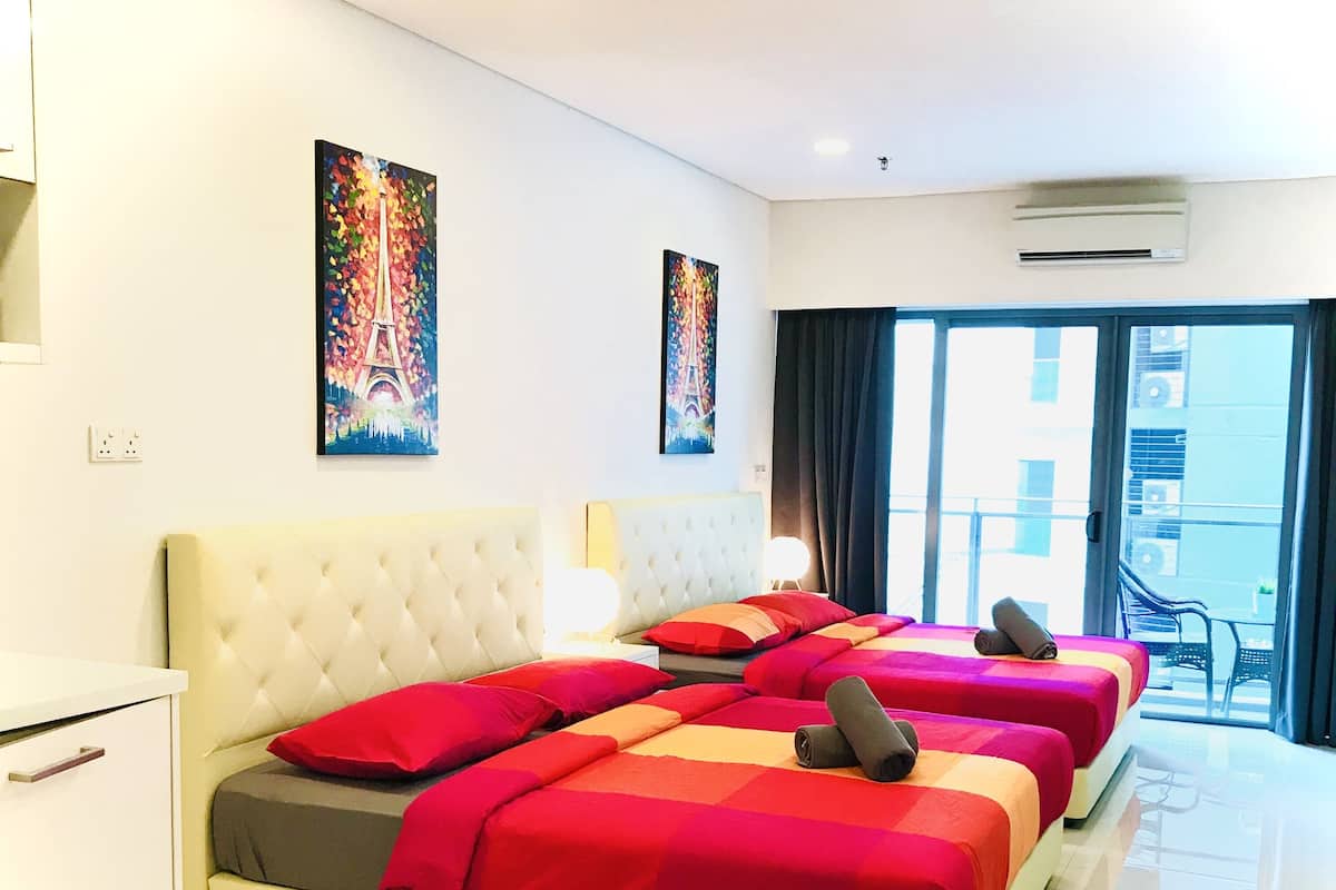 Deluxe Studio, City View | Iron/ironing board, free WiFi