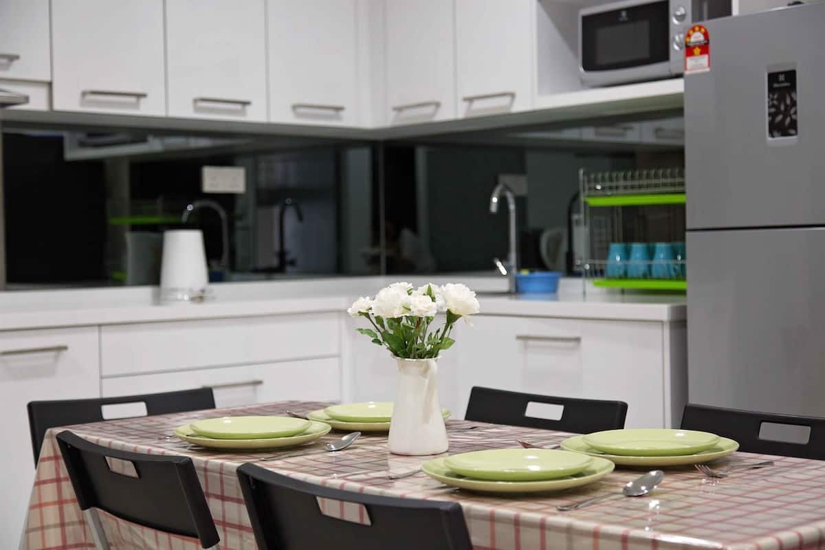Full-size fridge, microwave, stovetop, electric kettle