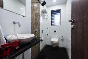 Habitación Deluxe | Baño | Regadera y toallas