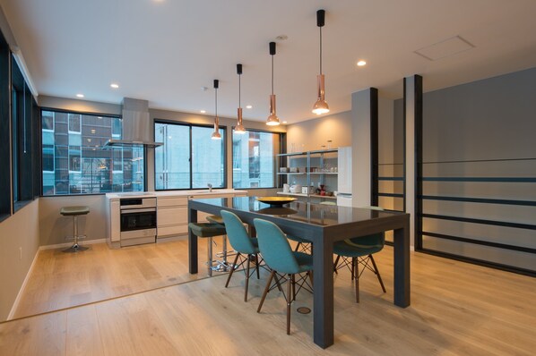 Design Chalet, 3 Bedrooms, Kitchen, Mountain View | In-room dining - Snow Monkey (Kutchan)