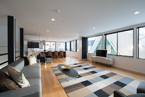 Luxury Chalet, 3 Bedrooms, Kitchen, Mountain View | Living area | Flat-screen TV, fireplace, Netflix, DVD player - Snow Monkey (Kutchan)