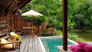 สระว่ายน้ำ