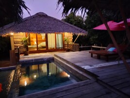 สระว่ายน้ำ