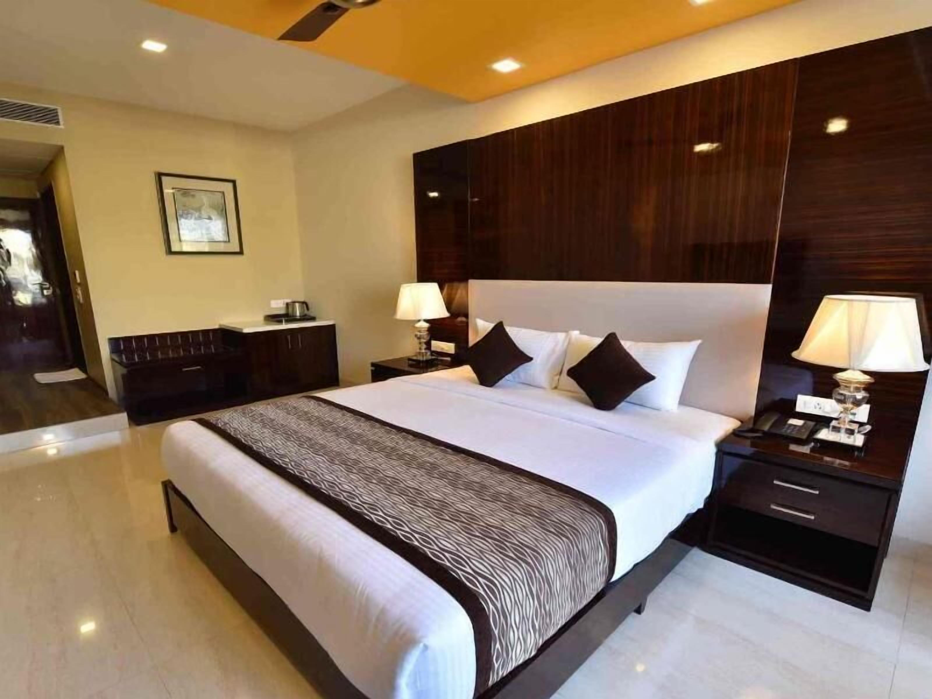 Individually furnished, desk, free WiFi, bed sheets