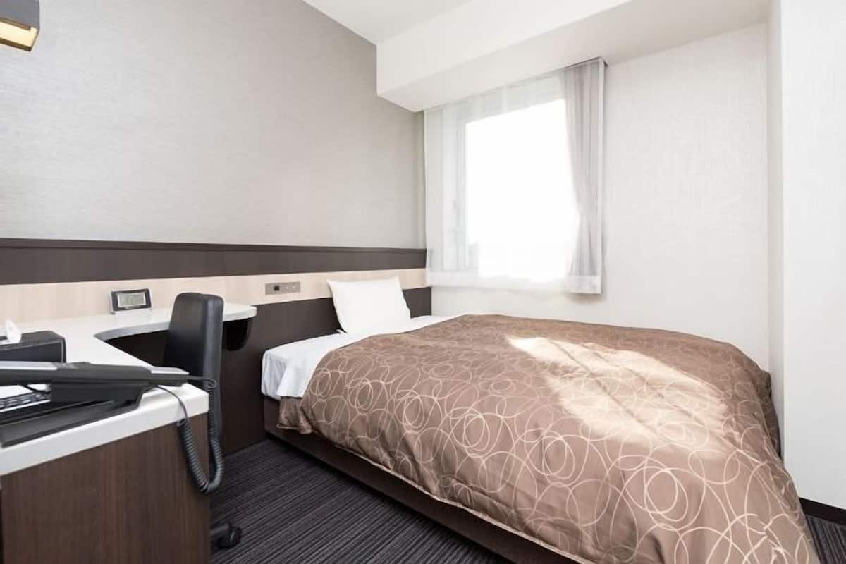 羽绒被、办公桌、遮光窗帘、熨斗/熨板