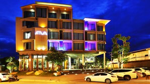 A multi-story hotel with a modern design, featuring balconies and a well-lit entrance. - Hatyai Signature Hotel (Hat Yai)