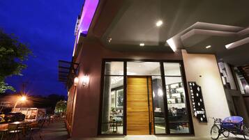 Pintu masuk hartanah