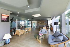 Lobby sitting area - Hatyai Signature Hotel (Hat Yai)