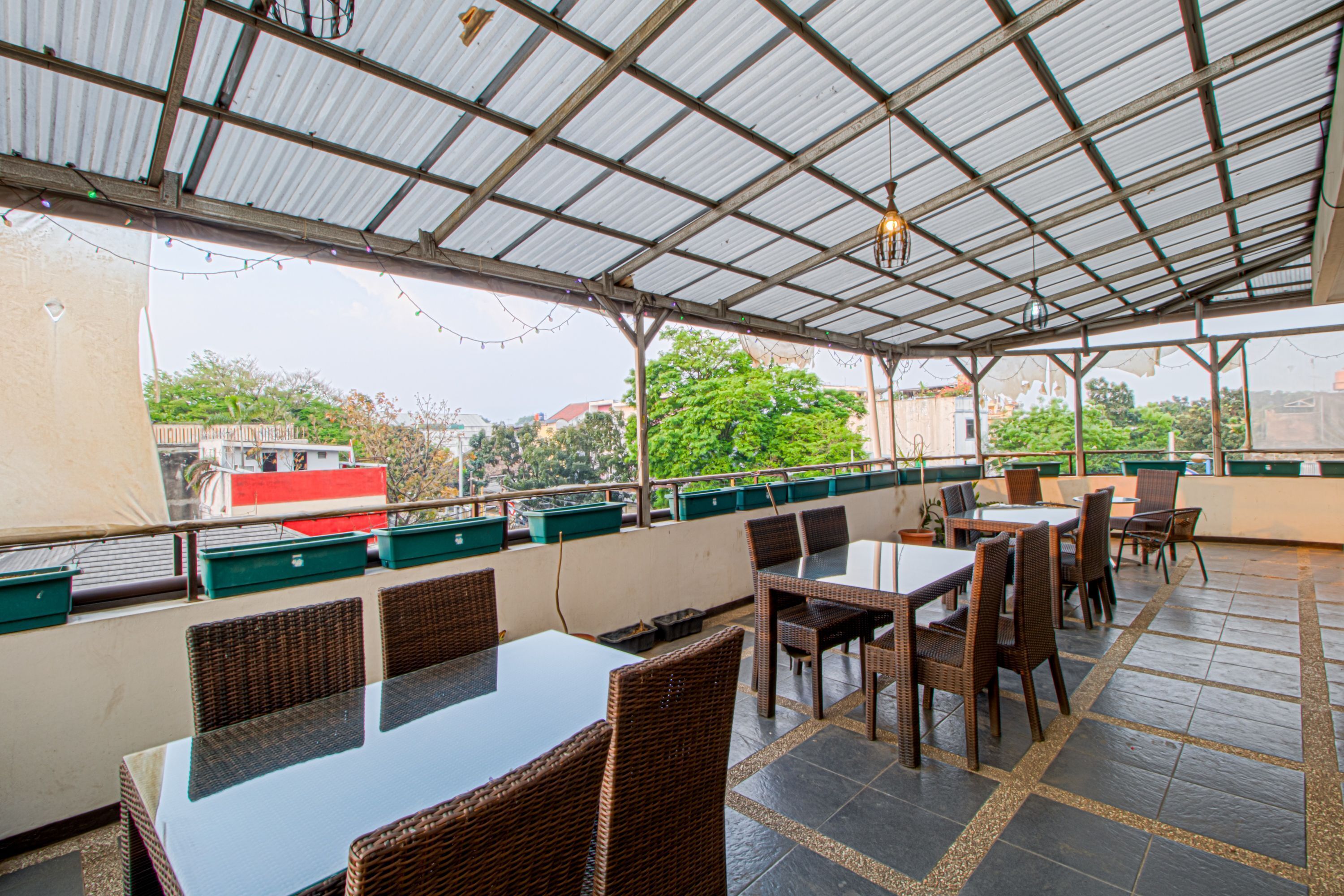 تناول الطعام بالخارج